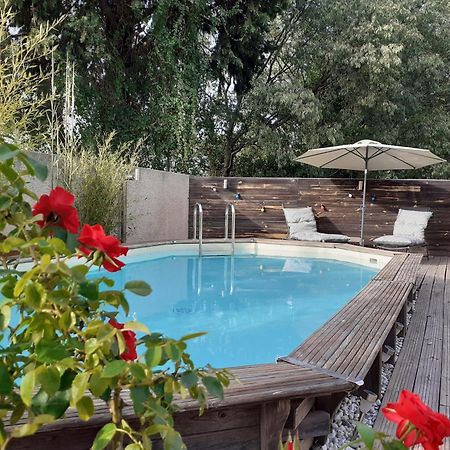 Location Saisonniere Avec Piscine Et Terrasse Au Pied Du Luberon Hotel Lauris Ngoại thất bức ảnh