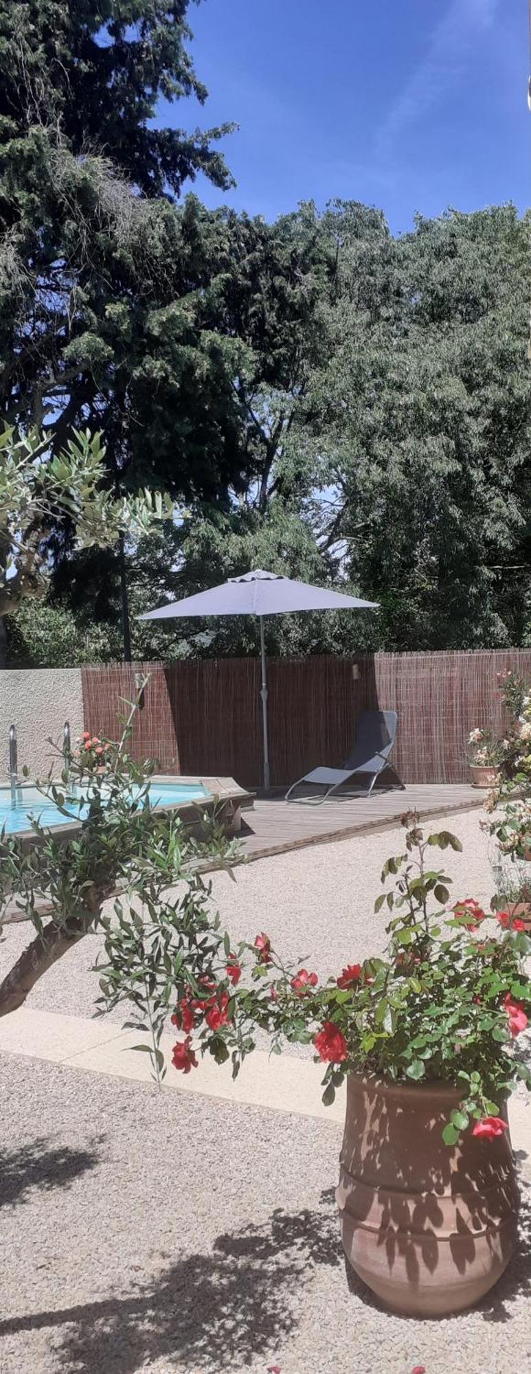 Location Saisonniere Avec Piscine Et Terrasse Au Pied Du Luberon Hotel Lauris Ngoại thất bức ảnh